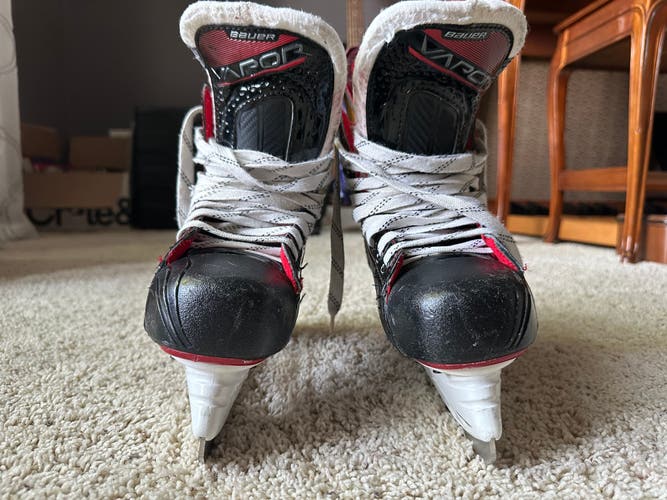 Bauer Vapor X2.7 Hockey Skates Regular Width Size 5.5 (Used)