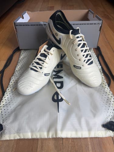 White Men's Size M 7.0 (W 8.0) Nike Tiempo Legend 10 Elite Cleats (New)