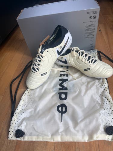 White Men's Size M 7.5 (W 8.5) Nike Tiempo Legend 10 Elite Cleats (New)
