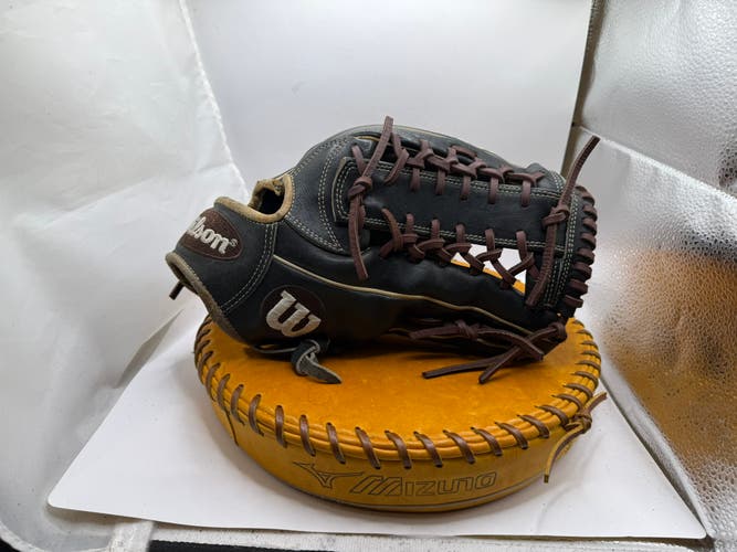 Outfield RH Wilson A2000 PF92 Baseball Glove 12.5" (Used)