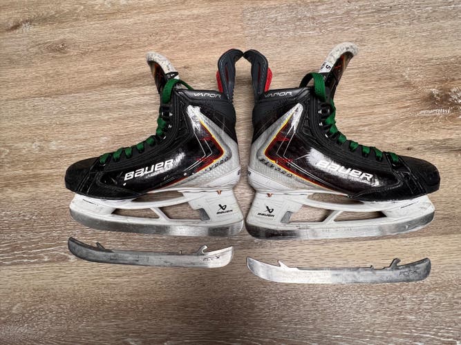 Black/Gray 2025 Bauer Vapor Flypro Hockey Skates Size 5 (Used)