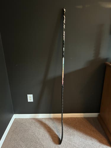 Senior Bauer Pulse Left Hand Hockey Stick P28M 74 Flex Pro Stock (Used)