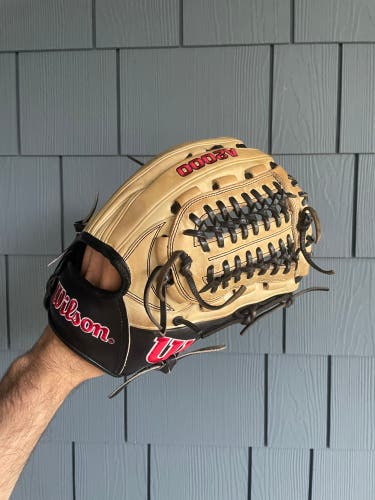 Wilson A2000 D33 11.75” RH Pitcher's Baseball Glove (Used)