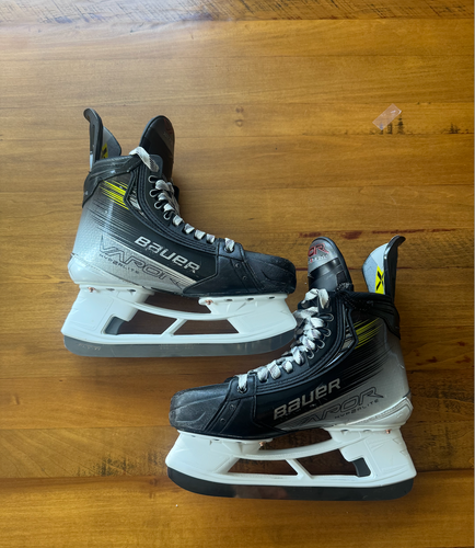 Bauer Vapor Hyperlite 2 Hockey Skates Size 8 Fit 3 (Used - excellent condition)