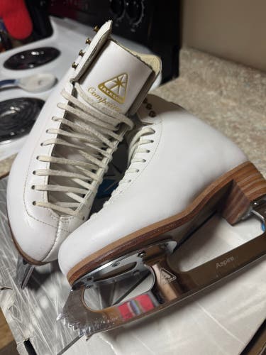 Size 6 Jackson competitor Ultima ice Figure Skates C Adult six used women’s