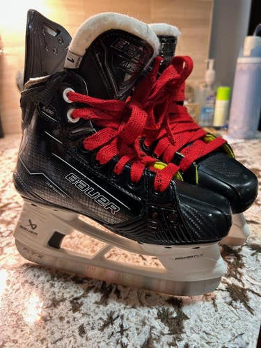 2026 Bauer Supreme M50 Pro Hockey Skates Regular Width Size 1 (Used)