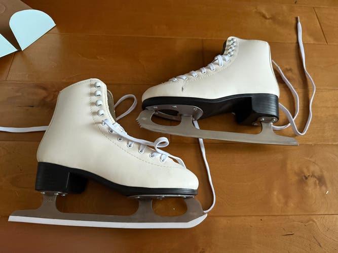 Mint Condition American Athletic GIRLS TRICOT LINED FIGURE ICE SKATE