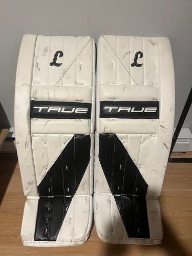 33" True L95 Goalie Leg Pads (Used)