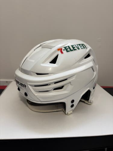 Medium Bauer Re-Akt 150 VN Helmet (Used)