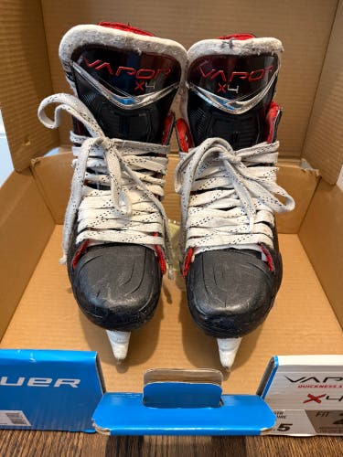 Bauer Vapor X4 Hockey Skates - Fit2  Intermediate size 6.5 (Used)