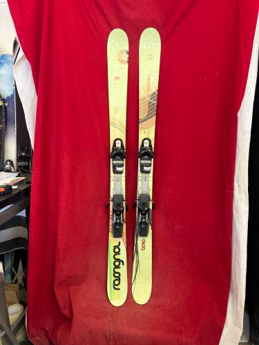 Skis: Rossignol VooDoo BC 90 women's backcountry twin-tip skis, 150cm
Bindings: Tyrolia
Binding Ran