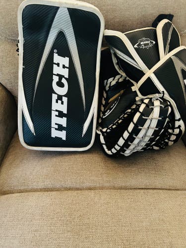 Itech 10.8 Vamp Pro mitts, senior sized in excellent condition
