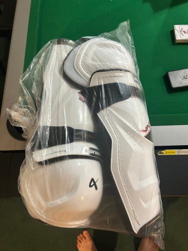 Senior Bauer Vapor 16" Shin Pads (New)