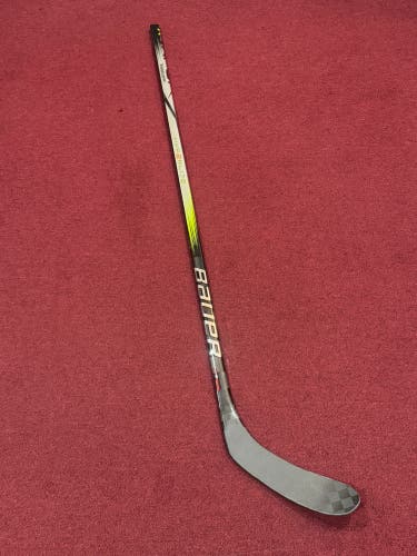Intermediate Bauer Vapor Hyperlite 2 Left Hand Hockey Stick P28 55 Flex Pro Stock (New) Item#HY552