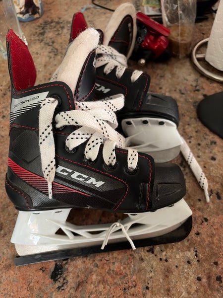 CCM JetSpeed FT455 Hockey Skates 8 (Used)