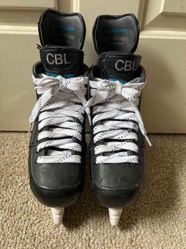 Black True Pro Custom Hockey Skates Size 4 (Used)