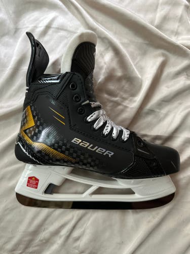Bauer Supreme Shadow Hockey Skates 9.5 (New)