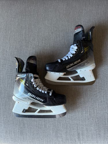 2023 Bauer Vapor Hyperlite 2 Hockey Skates Size 6.5 (Used)