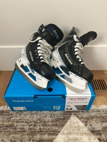 2025 Bauer Vapor Flylite Hockey Skates Regular Width Size 3 (Used)