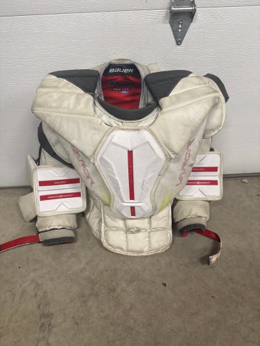 Medium 2024 Bauer Vapor Hyperlite 2 Goalie Chest Protector (Used)
