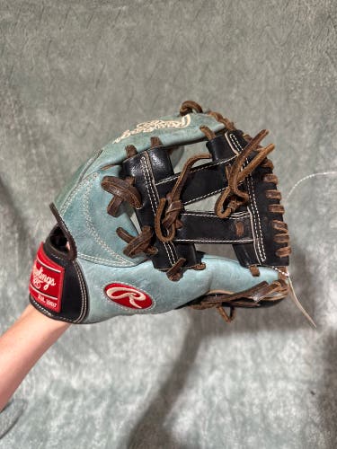 Blue Rawlings The Mark of a Pro RH Outfield Baseball Glove 11.25" (Used)