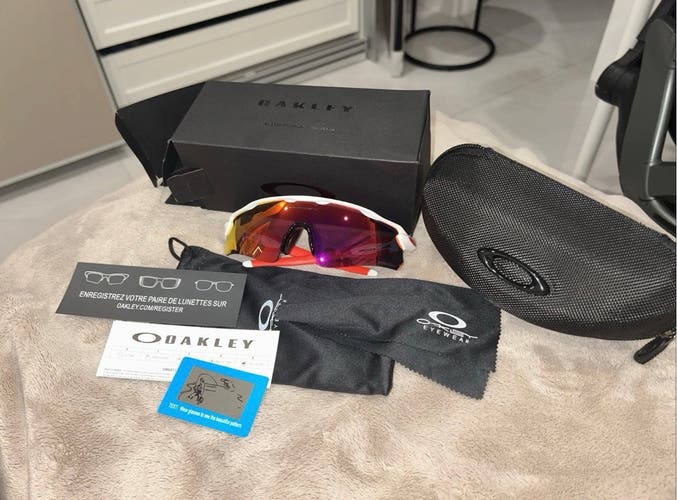 Unisex One Size Fits All Oakley Radar EV Sunglasses (New)