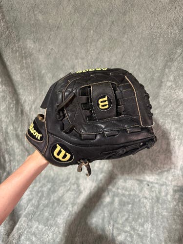 Black Wilson A2000 RH Pitcher's Baseball Glove 11.5" (Used)