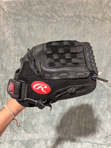 Black Rawlings Playmaker Series RH Pitcher's Baseball Glove 11" (Used)