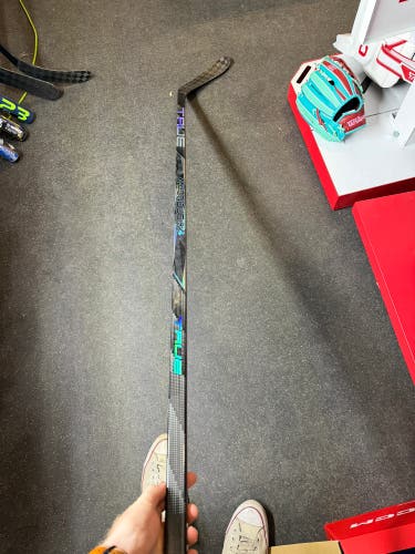 Senior True HZRDUS 9x4 Right Handed Hockey Stick 100 Flex Pro Stock (New)