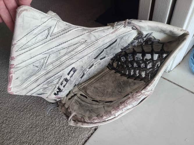 CCM E4.9 Glove and Blocker (Senior)