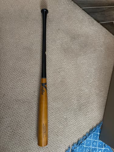 Victus V-Cut Bat (-3) 31 oz 34" (New)