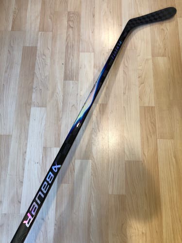 Senior Bauer Vapor Flylite Hockey Stick Right Handed P28 77 Flex (New)