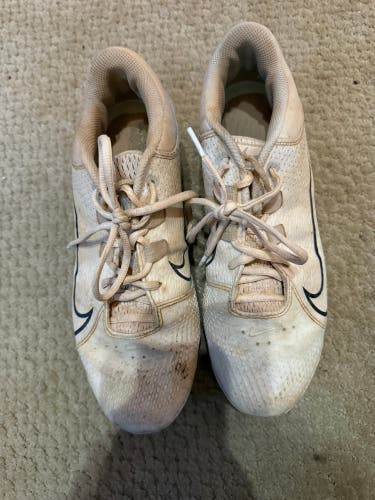 White Women's Size M 8.5 (W 9.5) Nike Hyperdiamond 4 Pro Mid Top Metal (Used)