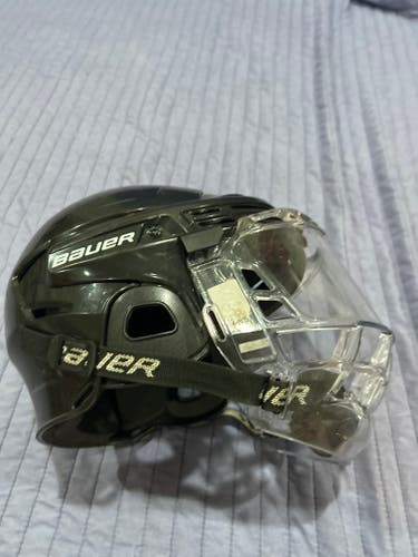 Medium Bauer 2100 Helmet (Used)