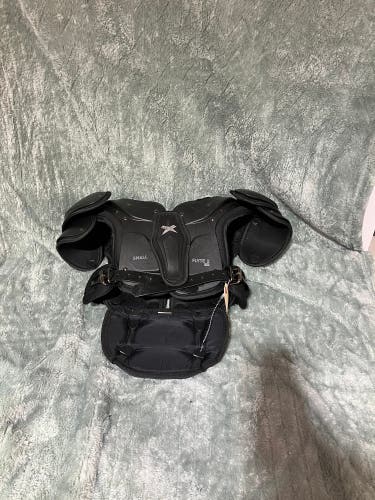 Small Youth Xenith Flyte Shoulder Pads (Used)