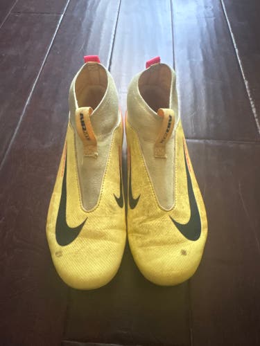 Yellow Kids 4.5Y (Big Kids / Youth) Nike Turf Cleats Cleats (Used)