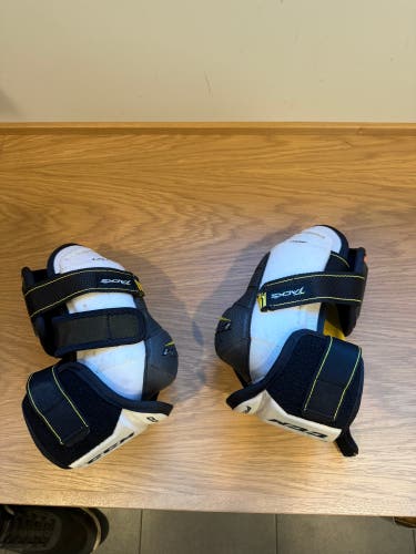 Senior Large CCM Tacks Elbow Pads (Used)