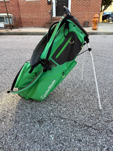 Taylormade light weight stand bag