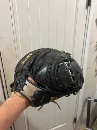 Wilson A2000 RH Catcher's Baseball Glove 33.5" (Used)