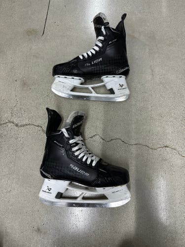 2024 Bauer Supreme Shadow Hockey Skates Size 6 (Used)