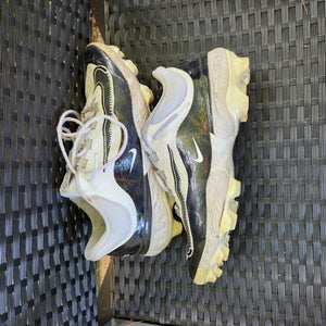 White Size M 11.5 (W 12.5) Adult Nike Molded Cleats (Used)