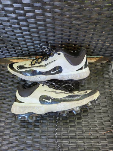 Men's Size 13.0 (W 14.0) Adult Nike Low Top Molded Cleats (Used)