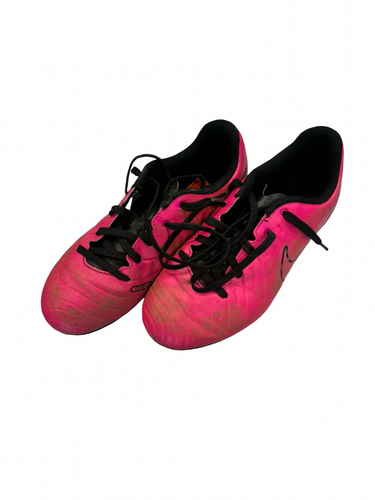 Used Nike Soccer Cleats Pink Junior 04.5 11682-S000135949