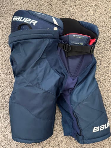 Men's Intermediate Medium Bauer Vapor Hyperlite Hockey Pants (Used)