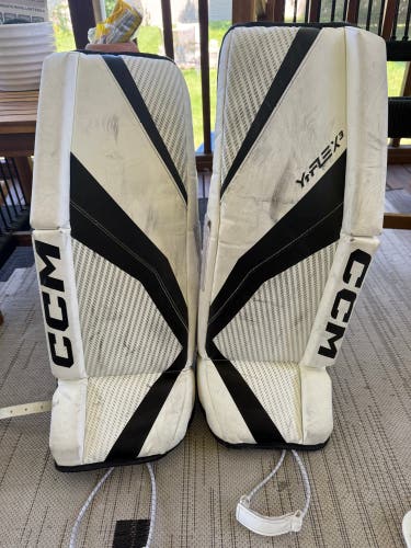 26" CCM YTFLEX 3 Goalie Leg Pads (Gently Used)