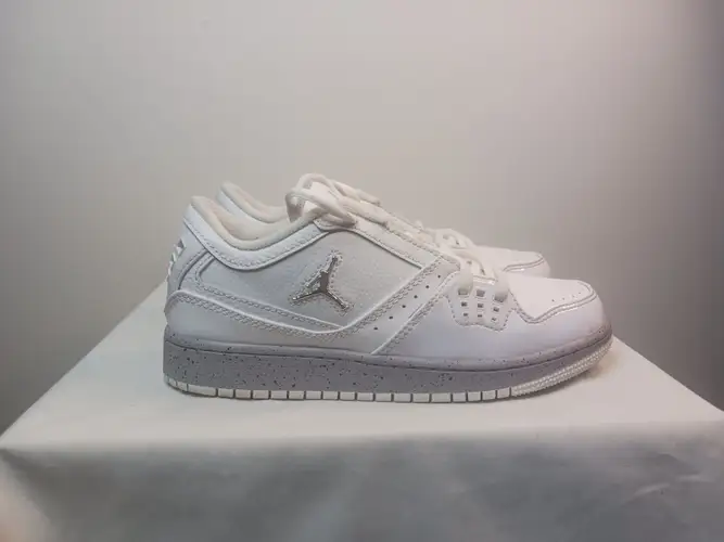 Nike Boys Air Jordan 1 Flight 351026-107 White Basketball Shoes Sneakers Sz 4 (Used)