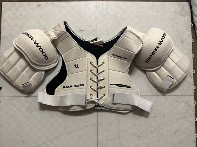 XL Senior Sher-Wood 5030 Shoulder Pads (Used)