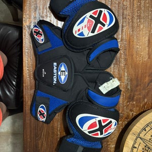 Men's Medium Junior Easton X-treme Shoulder Pads (Used)