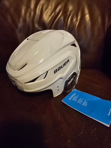 Medium Bauer Hyperlite 2 Helmet (New)
