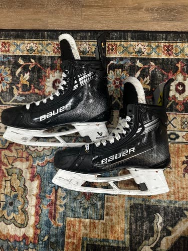 Bauer Vapor Hyperlite 2 Hockey Skates Pro Stock Size 9.5